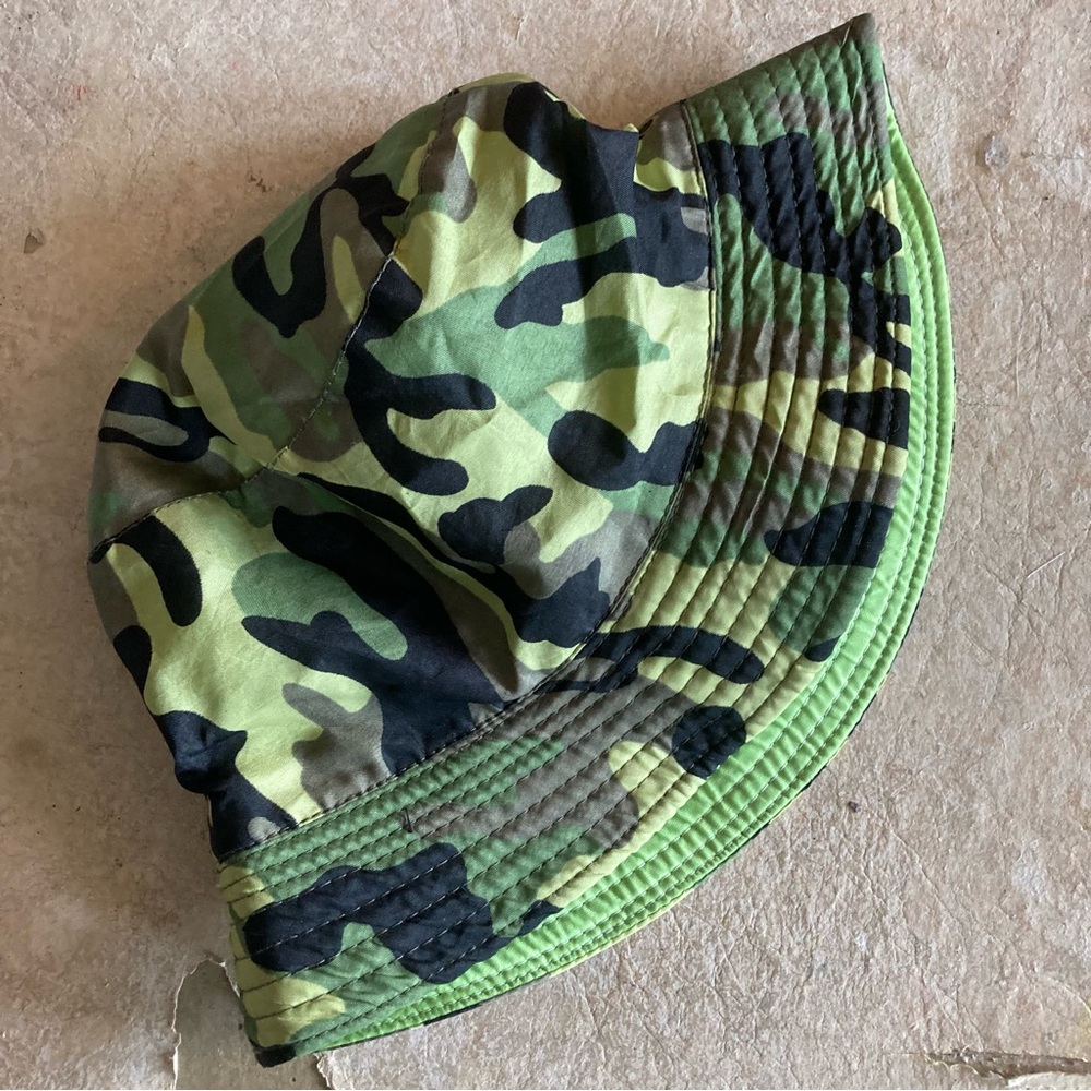 Camo Bucket Gat w/Mesh Inner Layer NWOT